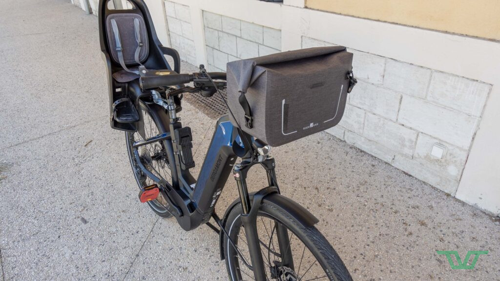 La sacoche de guidon Rixen & Kaul Lightpack Max fixée sur un vélo.