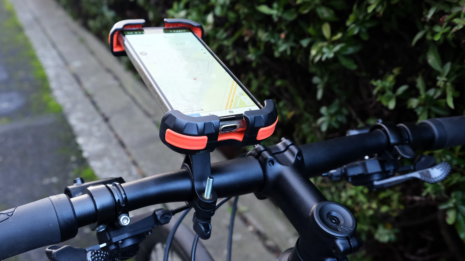 Test – Bosch SmartphoneGrip : quand le téléphone prend le contrôle