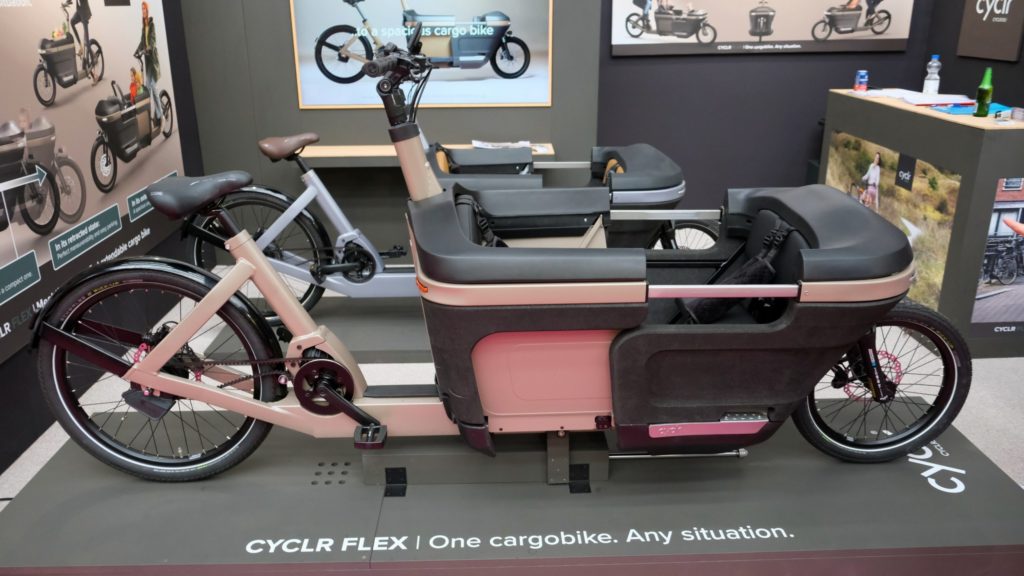 Un vélo cargo qui s'étire pour offrir plus de place.