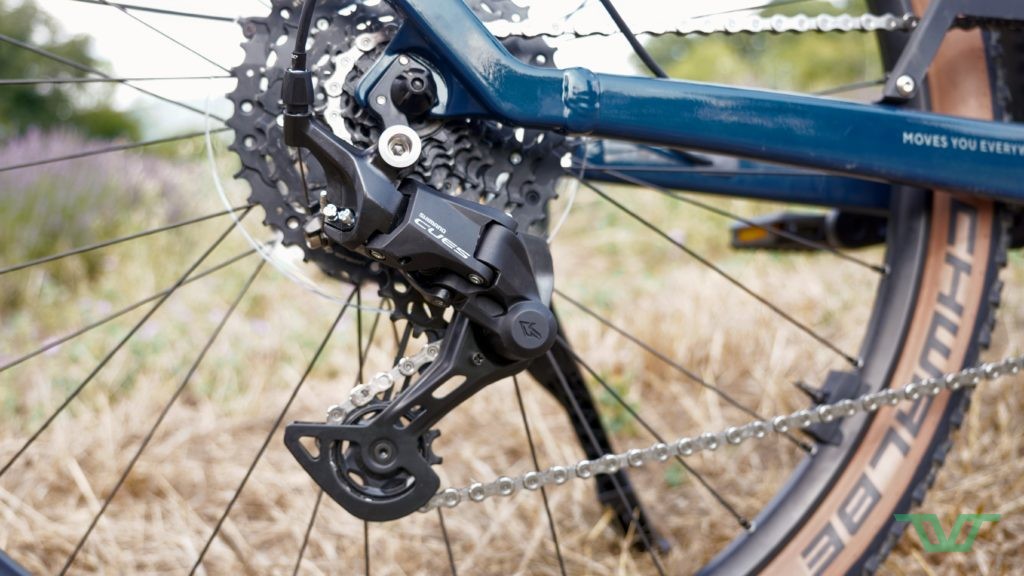 Le dérailleur Shimano Cues U4000 à 9 vitesses.