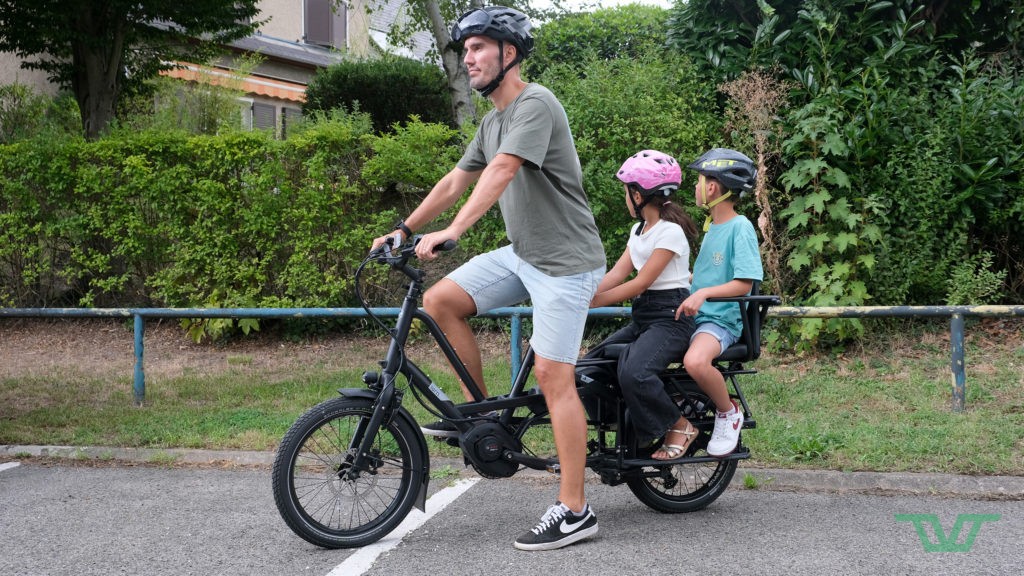 Le Quick Haul Long, un vélo compact, mais un vélo capable de transporter deux enfants.