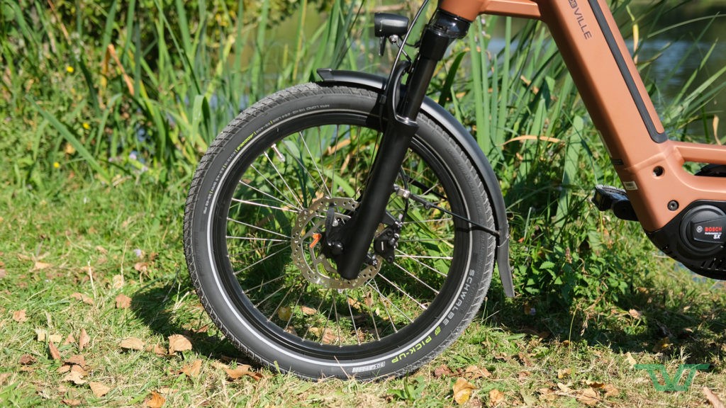 Petites roues et gros pneus pour le Velo De Ville KEB 590.