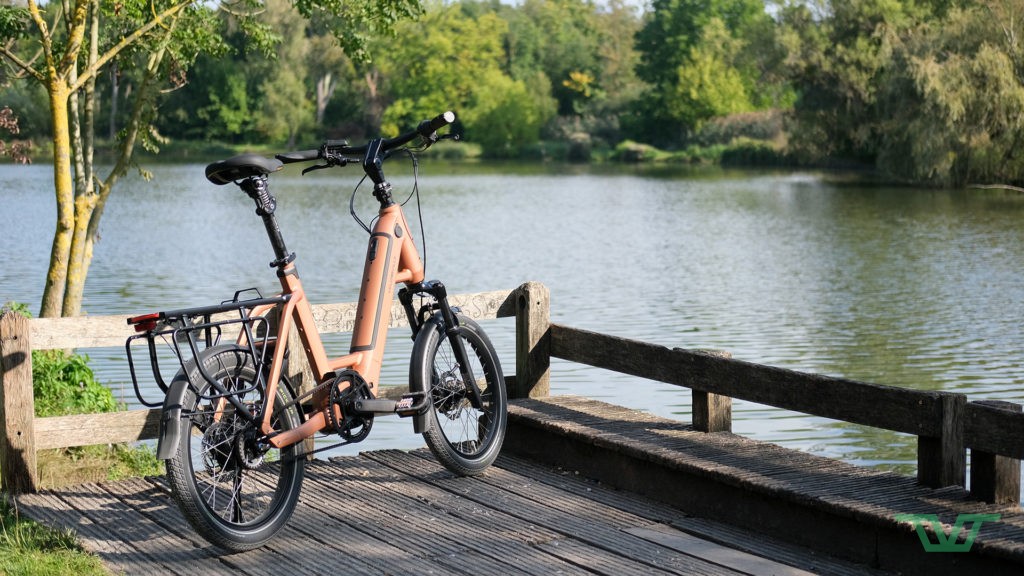 Le KEB de Velo De Ville est un petit vélo électrique à l'aise en ville mais aussi sur chemins.