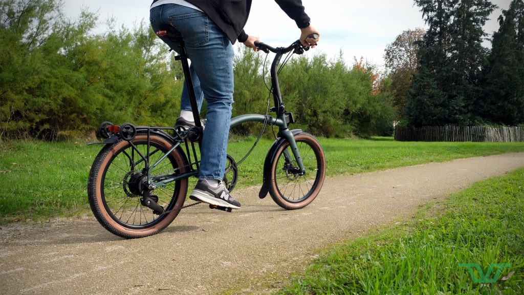 Le cadre en acier du G-Line reprend la forme de celui des Brompton traditionnels, mais en plus gros et plus solide.