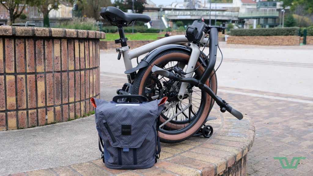 La batterie du vélo pèse 3,6 kg avec sa sacoche.