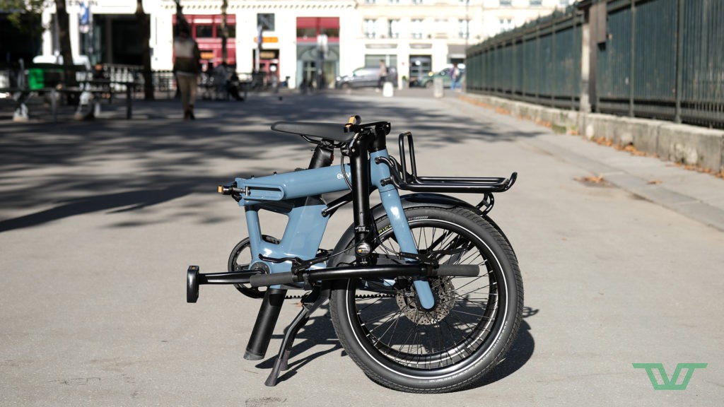 Garde-boues, racks et porte-bagages ne gênent en rien le pliage.