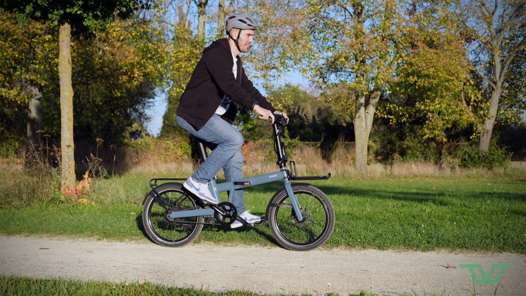 Un petit vélo qui convient aux grands gabarits.