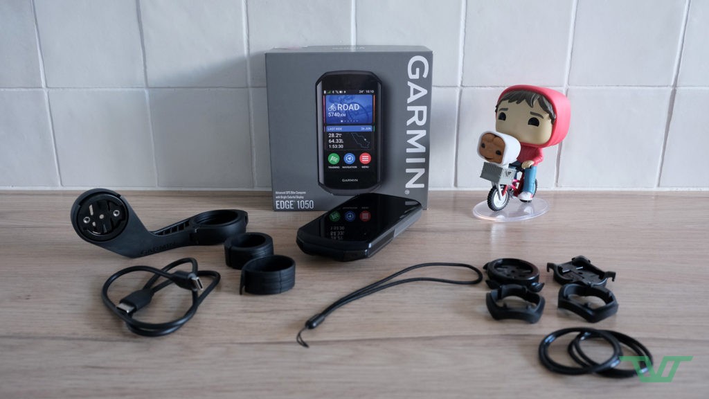 Le Garmin Edge 1050 tel qu'il est livré de base. La version "pack" ajoute trois capteurs.