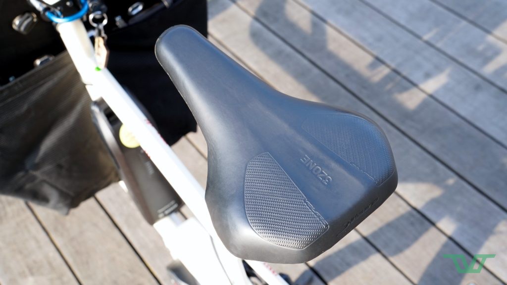 La selle Volare 3zone de Bassano reste confortable malgré son profil assez fin.