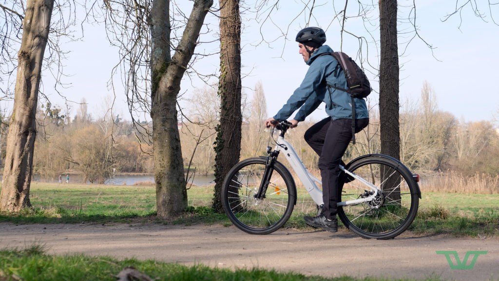 Terrain de jeu privilégié de ce Rockrider E-ACTV 100 : les chemins stabilisés.